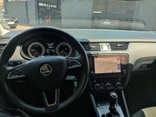 Skoda Octavia Combi 1,6 TDI DSG *Navi*RFKamera*Abstandstempomat*