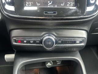 Volvo XC40 B4 AWD R-Design Geartronic *LED*Navi*Abstandstempomat*