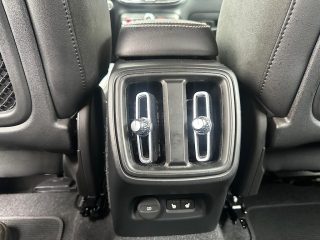 Volvo XC40 B4 AWD R-Design Geartronic *LED*Navi*Abstandstempomat*