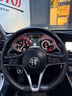Alfa Romeo Giulia Super 2,2 180 AT RWD